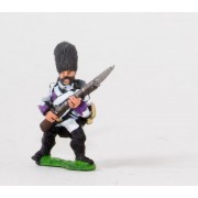 Early Spanish Infantry: Grenadier in Long Coat & Bicorne with Musket at 45 degrees, at the ready pas cher